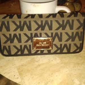 Michael kors wallet